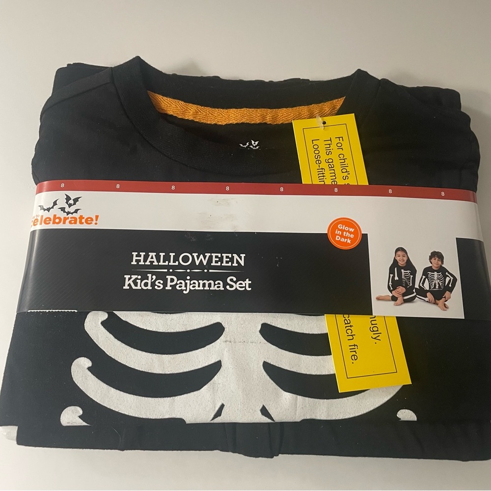 ☀️Halloween Skeleton Kid's Unisex Pajama Set Black White Glow In The Dark Size 8